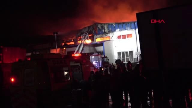 Düzce'de fabrikada yangın - yangın rüzgarın etkisiyle büyüdü