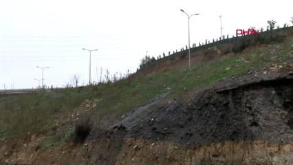 Başakşehir'de otomobil su kanalına düştü