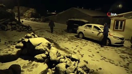 Ardahan'da çocukların kartopu sevinci