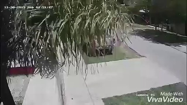 Vecinos de Villa Castells capturaron y golpearon a un motochorro