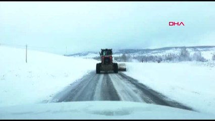 Erzincan'da kar yağışından kapanan yollar açılıyor