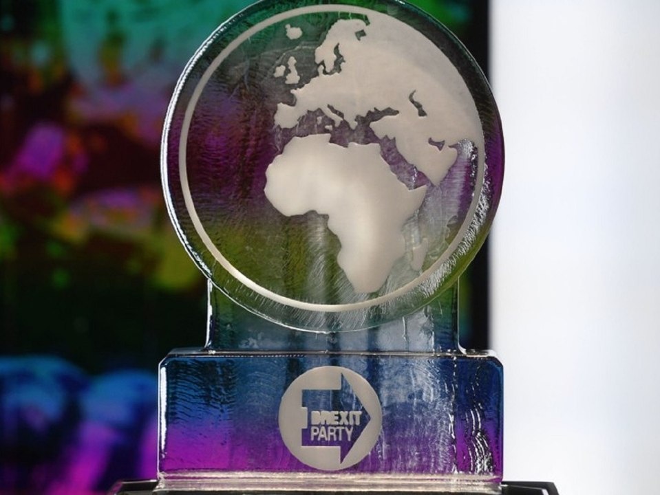 Bei Klimadebatte: Schmelzender Eisblock statt Boris Johnson im TV