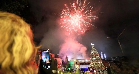 Filistin'in Ramallah kentinde dev Noel ağacı kuruldu