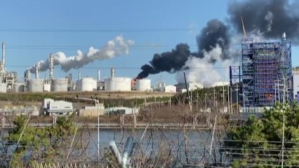 서산 현대오일뱅크에서 불기둥·검은 연기 치솟아 / YTN