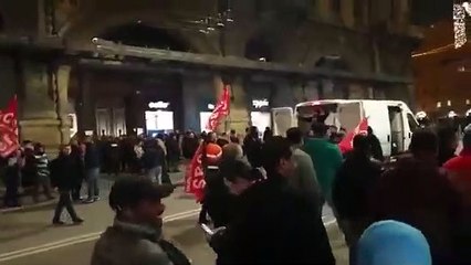 Salvini vaff., il leader della Lega- Anche a Bologna i soliti -democratici- (01.)