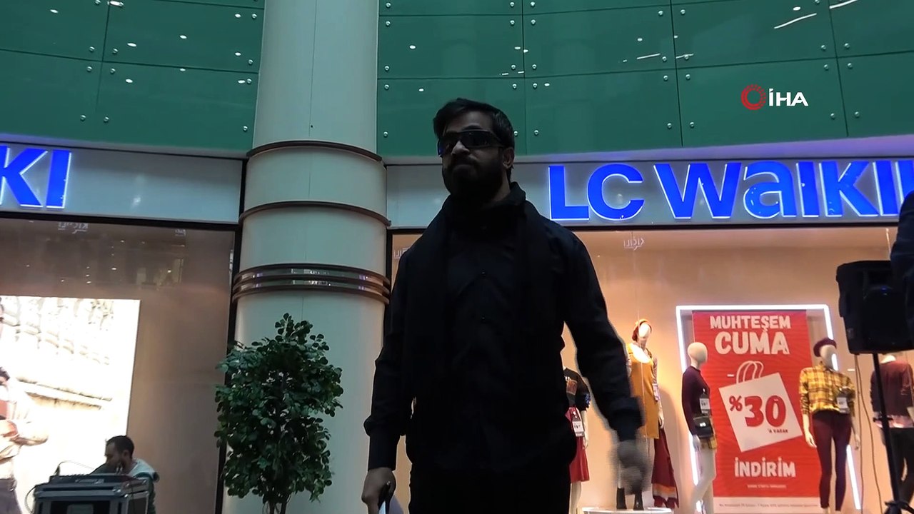 Engelli ünlü isimleri canlandırıp, farkındalık oluşturdular