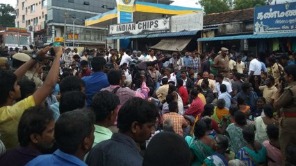 17 பேரை பலிவாங்கிய கருங்கல் சுற்றுச்சுவரை நீக்க மக்கள் கோரிக்கை