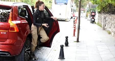 Oyuncu Serenay Sarıkaya, 6 bin TL'lik botlarıyla dikkat çekti