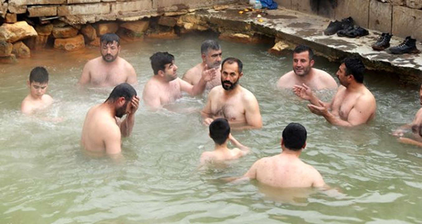 Bitlis'teki kaplıcalar ziyaretçi akınına uğruyor