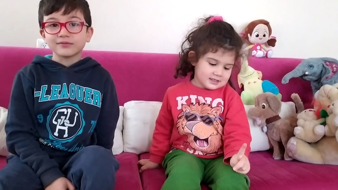 ECE VE EGE NİLOYA' YA OZMO SÜRPRİZ YUMURTA KAFALAR ALDI, SÜRPRİZ YUMURTADAN HARİKA OYUNCAKLAR ÇIKTI