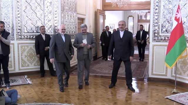 Umman Dışişleri Bakanı Bin Alevi Tahran'da Zarif ile görüştü
