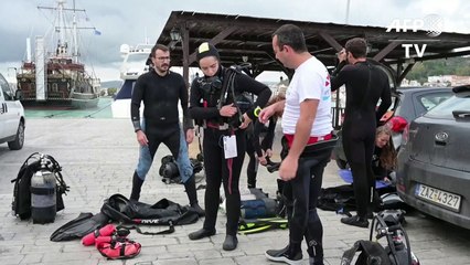 Aegean volunteers battle to turn plastic waste tide