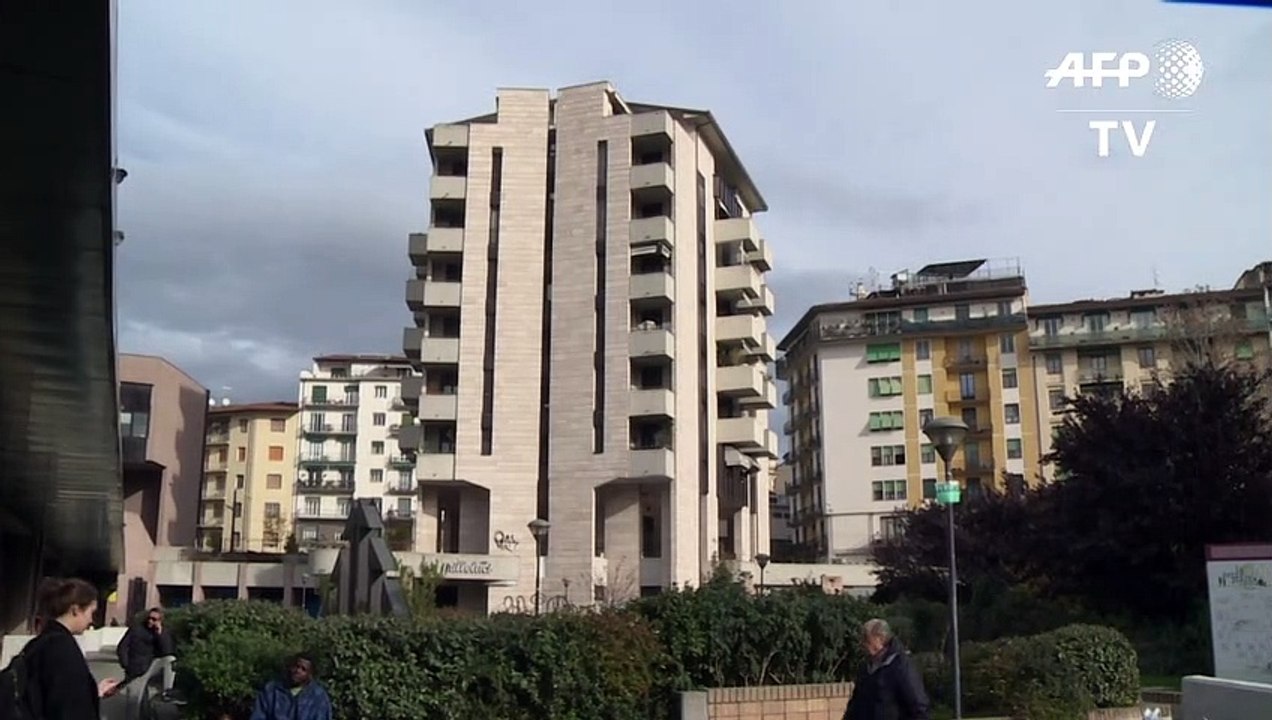Street artist paints giant Nelson Mandela mural in Florence