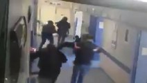 Momento en que unos hombres armados secuestran a un paciente en un hospital