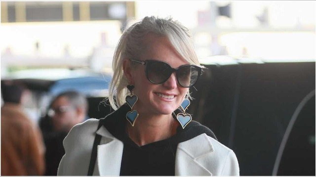 Laeticia Hallyday mesquine avec Sylvie Vartan pour l’hommage à Johnny à l’Olympia