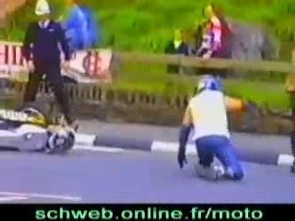 Rouler en moto sans regarde la route quand on est nul