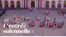 Au son des tambours, l'entrée solennelle des cercueils des 13 soldats tués au Mali dans la cour des Invalides