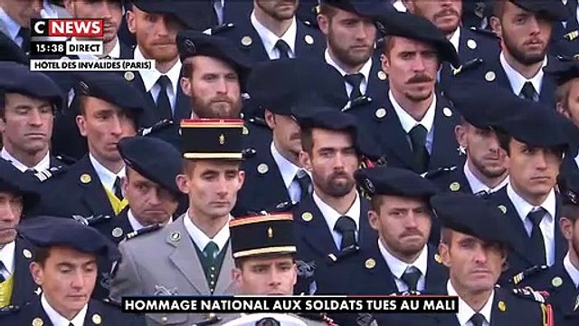 Regardez l'hommage d'Emmanuel Macron aux 13 soldats tués au Mali lors de la cérémonie aux Invalides: Au nom de la nation, je m'incline devant leur sacrifice - VIDEO