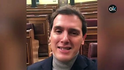 Albert Rivera recoge sus cosas en el Congreso y se despide de sus votantes