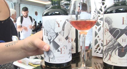 La liqueur Hystérie offre une explosion de saveurs fruitées et épicées