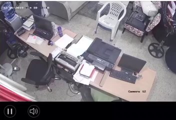 Tumbe a una mueblería de Baní queda grabado en cámara