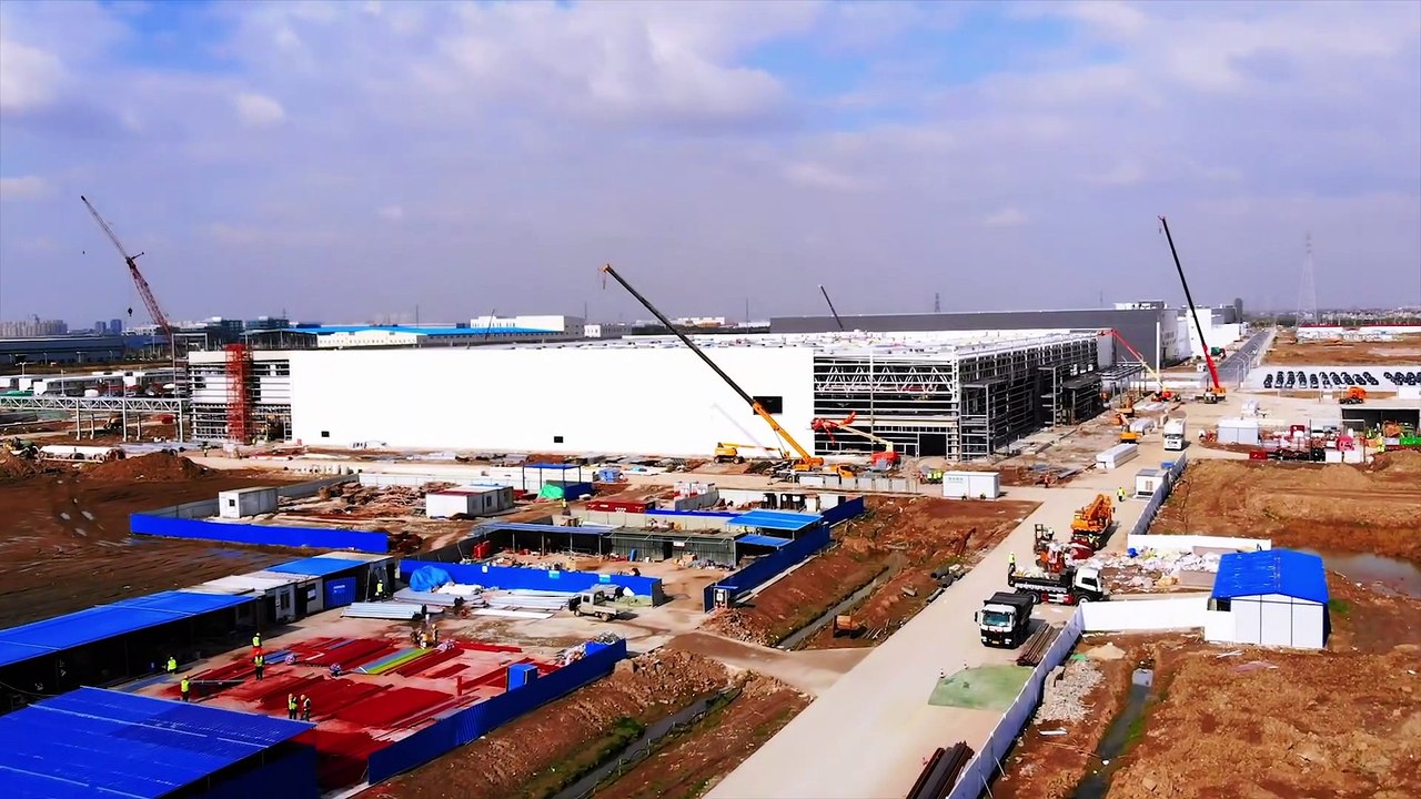 Usine TESLA géante en Chine : construite en 10 mois seulement !