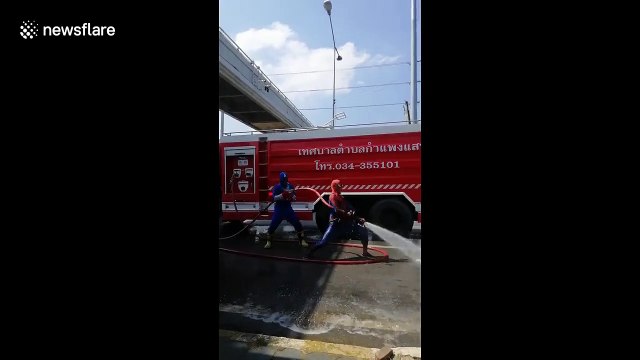 Pompiers déguisés en Spiderman et Captain America !