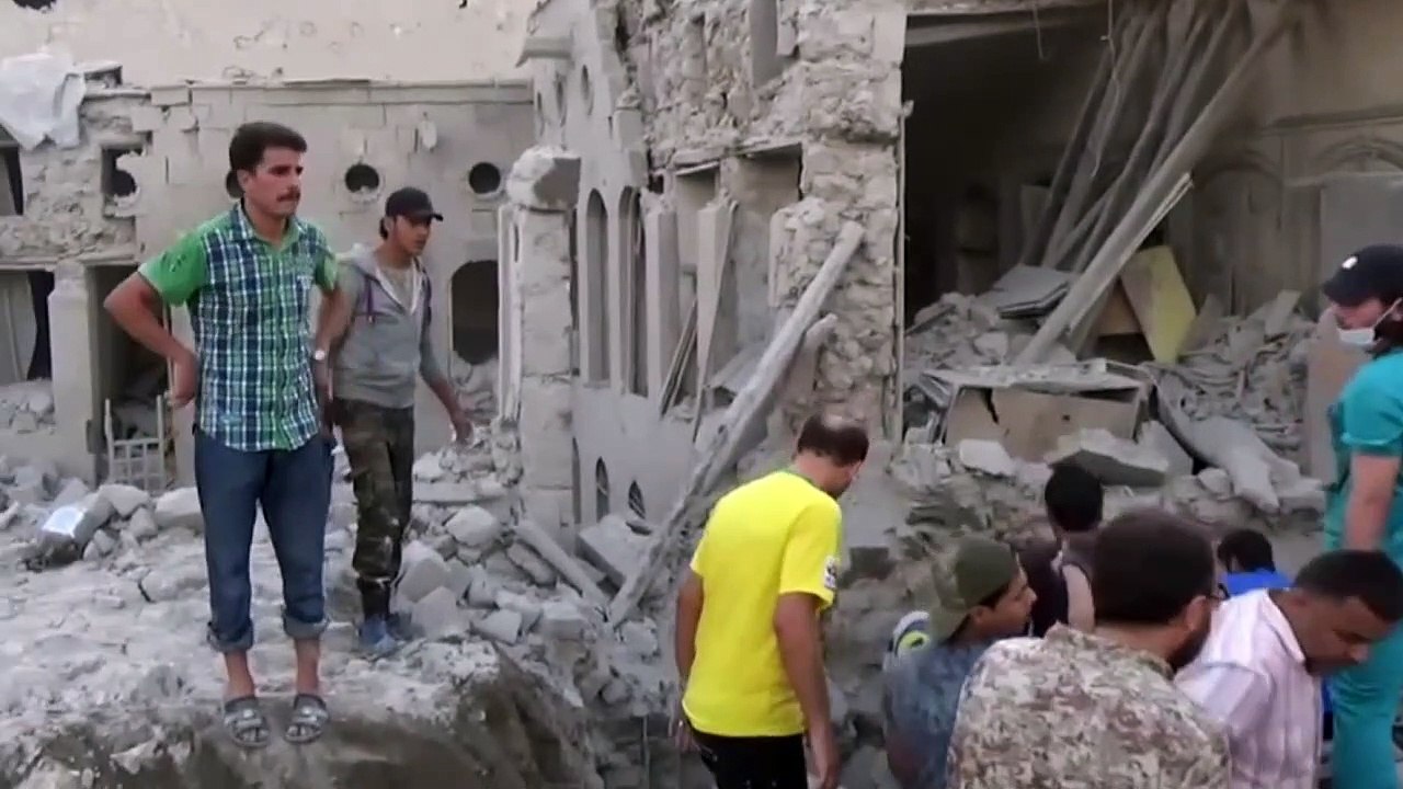 قتلى وجرحى بانهيار مبنى سكني متصدع في حي المعادي في مدينة حلب