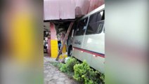 Ônibus invade rodoviária de Corbélia e várias pessoas ficam feridas
