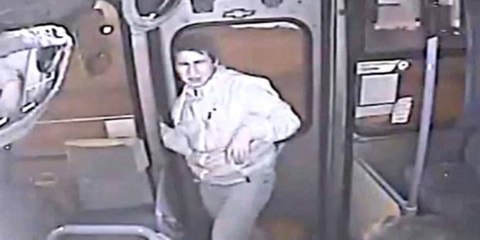 El ladronzuelo más bobo del mundo se lleva una tunda de padre y muy señor mío