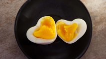Un truco para cursis y enamorados: 'huevos corazón'