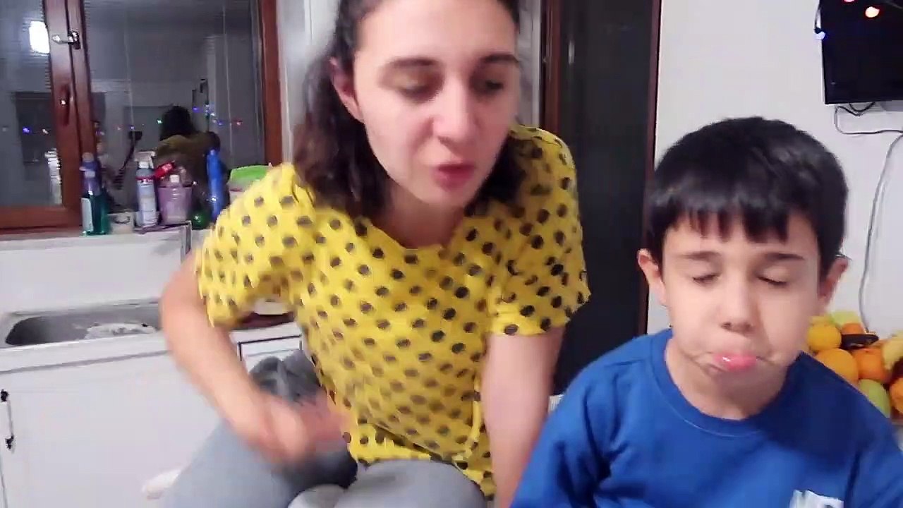 THE FLOOR is LAVA CHALLENGE Yerde Lav Var Oyunu YERLER LAV The Floor is Lava Bidünya Oyuncak