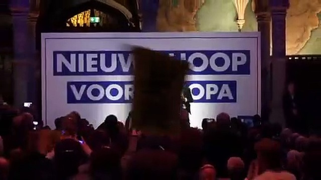 Salvini da Anversa, nelle Fiandre, ospite degli amici di Vlaams Belang -1- (02.1)