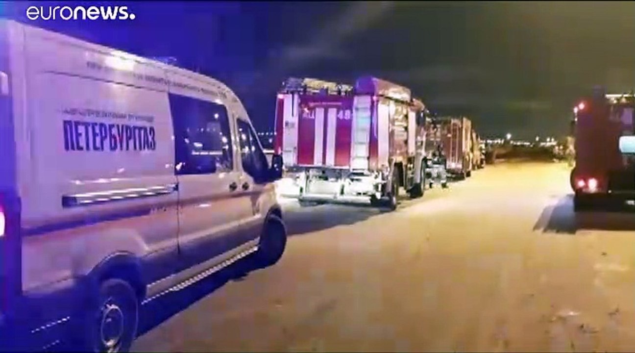 Мощный пожар на грузовом терминале в Санкт-Пете...