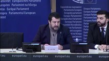 Salvini convierte una rueda de prensa en la Eurocámara en un mitin ante el enfado de los periodistas