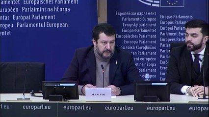 Salvini convierte una rueda de prensa en la Eurocámara en un mitin ante el enfado de los periodistas