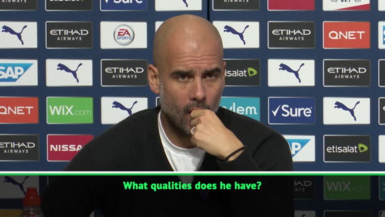 I prefer Fernandinho in defence - Guardiola
