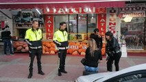 Hollandalı kadın turist trafik polislerine zor anlar yaşattı