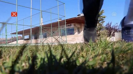 Karanlık dünyasını futbolla aydınlattı