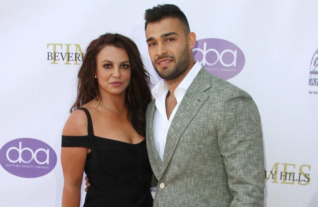 Britney Spears e Sam Asghari estão 'muito felizes' juntos