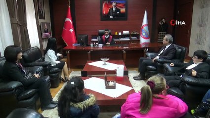 Kaymakam Ali Partal, koltuğunu özel öğrencilere devretti