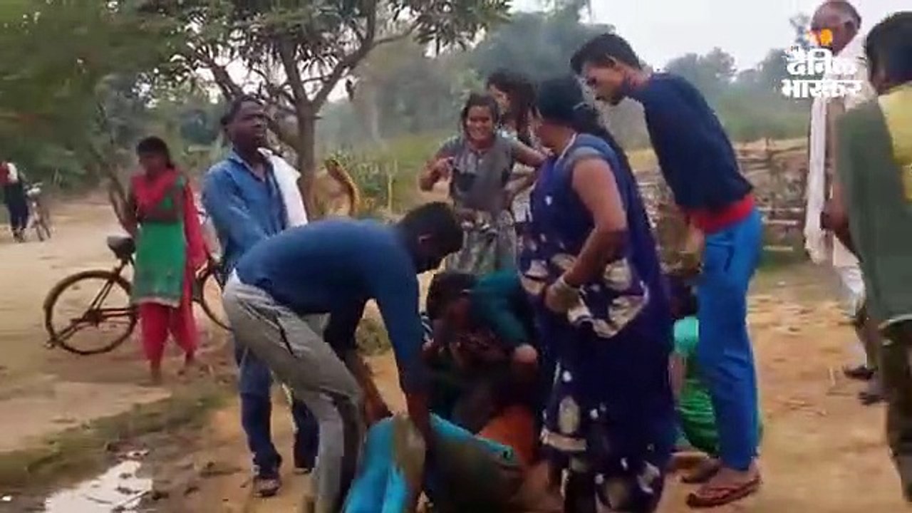 खेत में मेड़ बनाने को लेकर दो गुटों के बीच जमकर चली लाठियां;  8 जख्मी, वीडियो वायरल