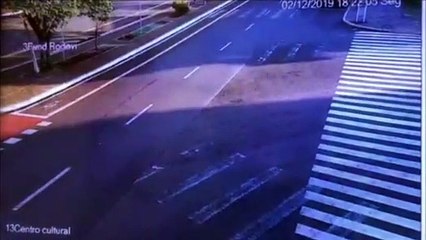 Vídeo mostra ônibus invadindo rodoviária de Corbélia