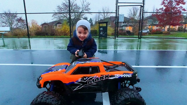 X MAXX REMOTE CONTROL ELECTRIC CAR from TRAXXAS