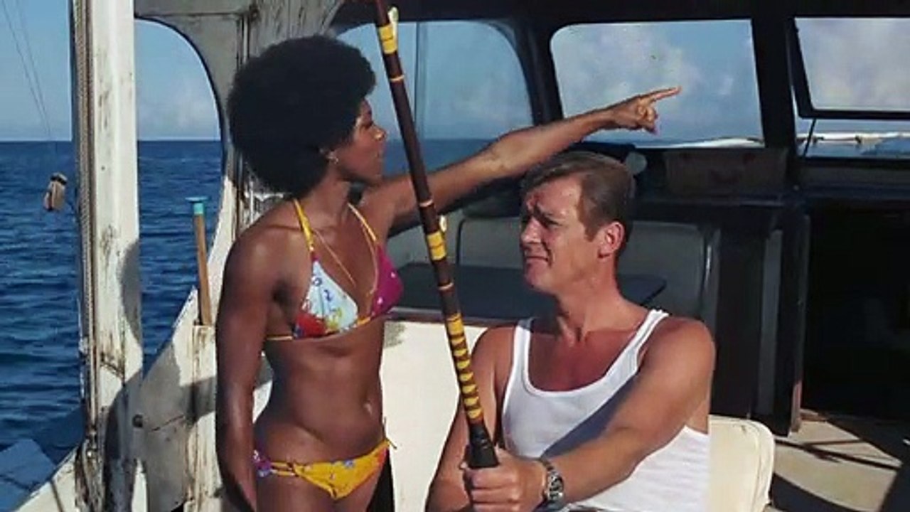 James Bond Live and Let Die Clip