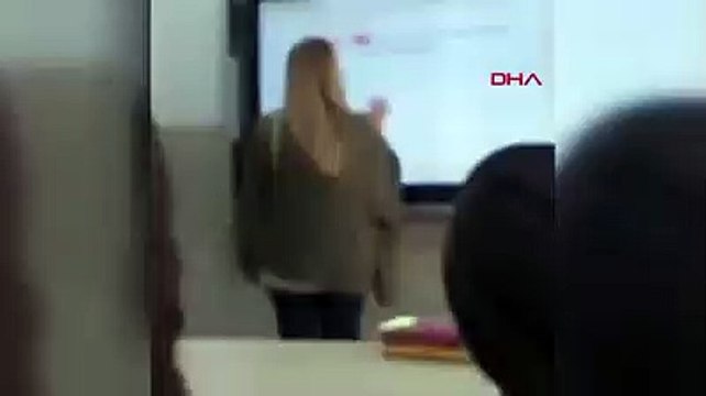 Öğretmeni ders anlatırken sınıfta sigara içen öğrenci tepki topladı