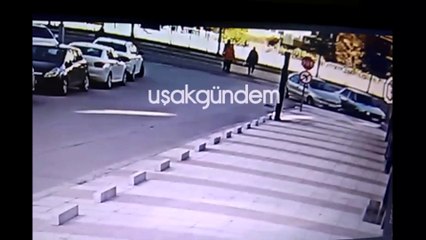 Uşak'ta pazara giden kadına otomobil çarptı!