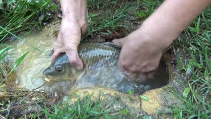 The unique fishing system in the deep hole uses a cricket as bait. New fishing techniques