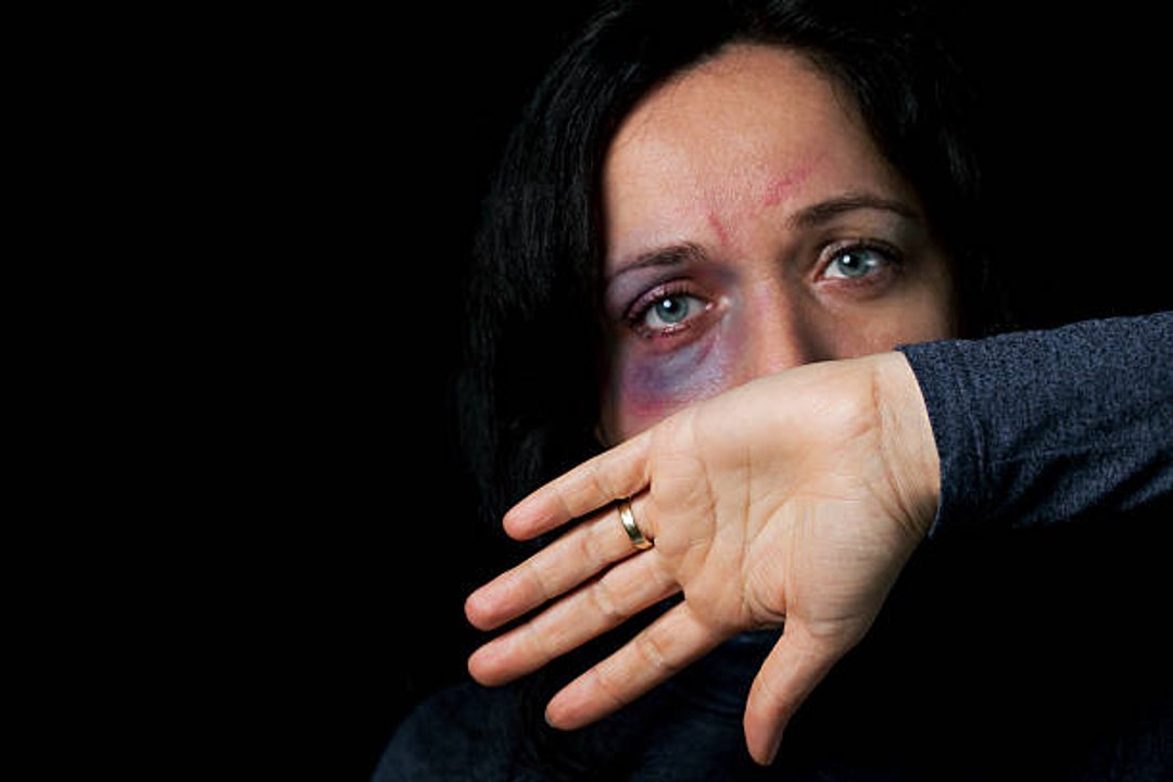 Le fléau des femmes et des hommes battus