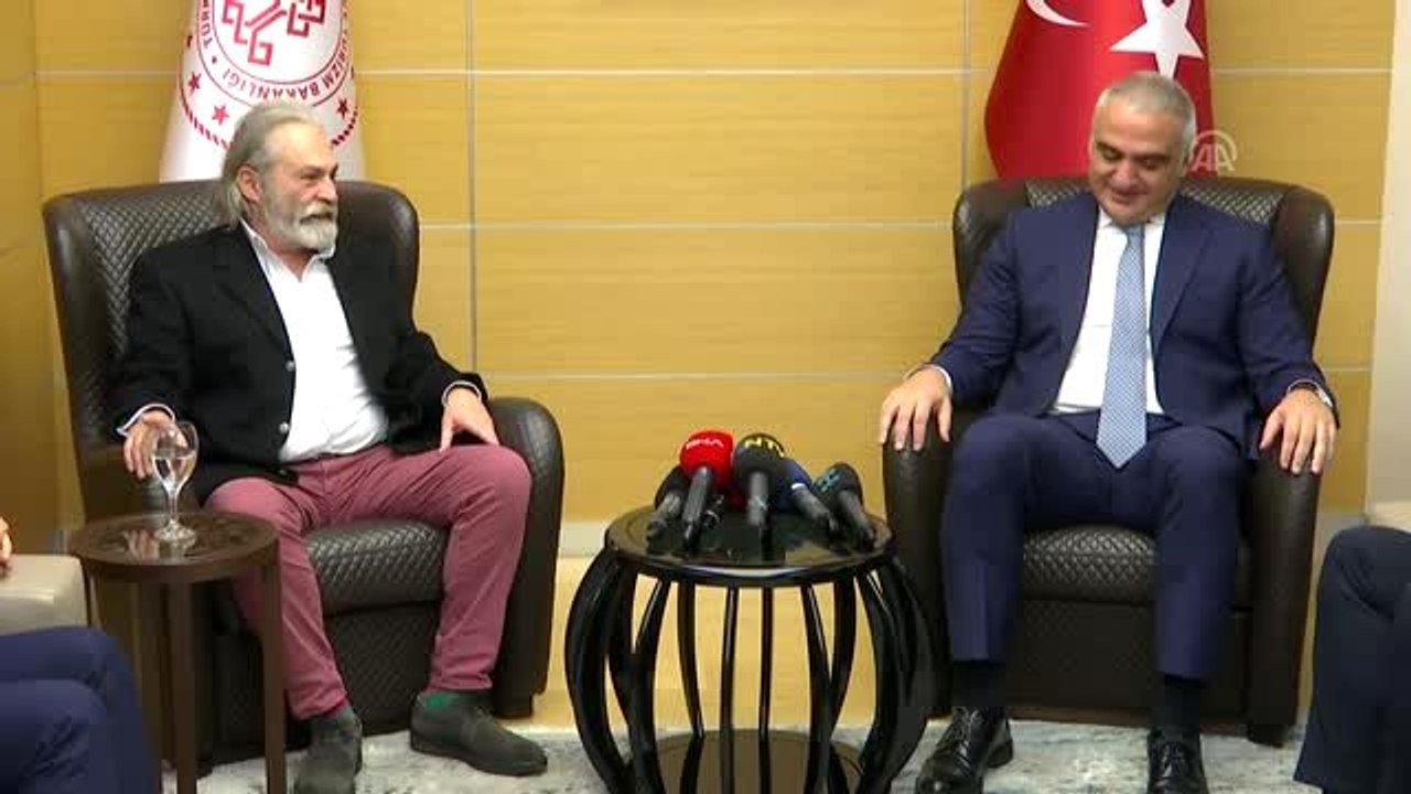 Bakan Ersoy: "Hem sanat camiası hem de sinema camiası için, her şeyden önce de Türkiye açısından...